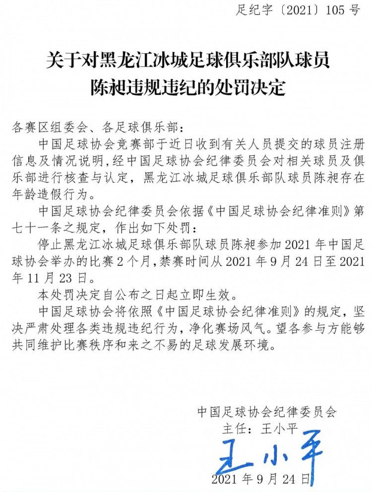 虽然史泰龙之前有着杰出的根柢，身段连结得仍然很健美，看不出是已66岁高龄的人，可是脸上层层叠叠的褶子和松松垮垮的肌肉仍是出卖了他。